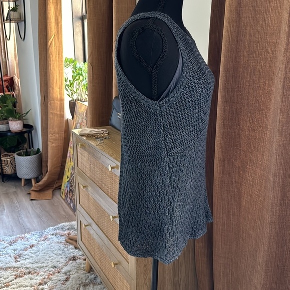 Ann Taylor S gray crochet and linen top EUC - Picture 4 of 5